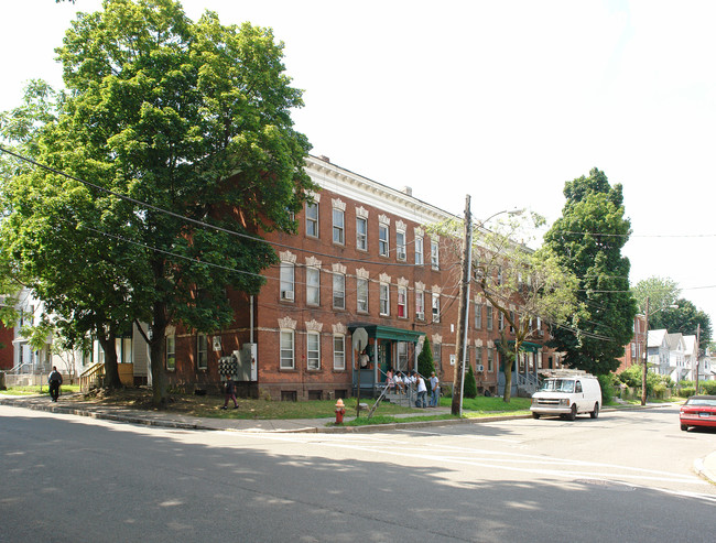 1-11 Putnam St