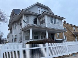 66 Wade St in Bridgeport, CT - Building Photo