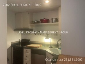 2002 Sea Cliff Dr N in Daphne, AL - Foto de edificio - Building Photo