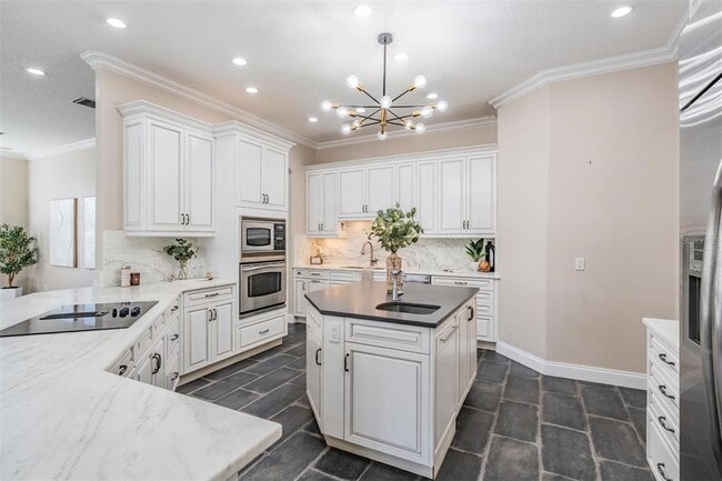 650 Geneva Pl in Tampa, FL - Building Photo - Building Photo