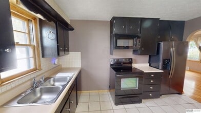 7086 Spencer St in Omaha, NE - Building Photo - Building Photo