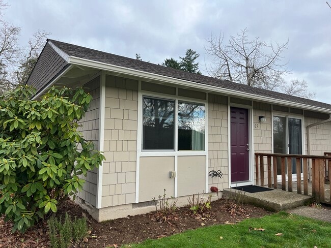 65 NE 19th St in Gresham, OR - Foto de edificio - Building Photo
