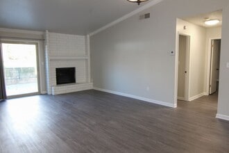 1951 Bechelli Ln in Redding, CA - Building Photo - Building Photo