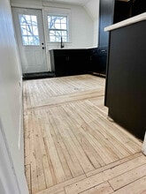 218 N Main St, Unit 2 in Crystal Lake, IL - Foto de edificio - Building Photo