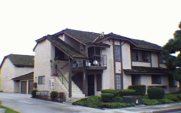 16651 Island Cir in Huntington Beach, CA - Building Photo - Building Photo