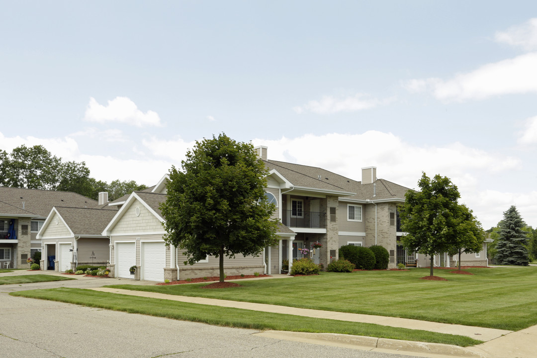 Edgewater Apartment Homes in Greenville, MI - Building Photo