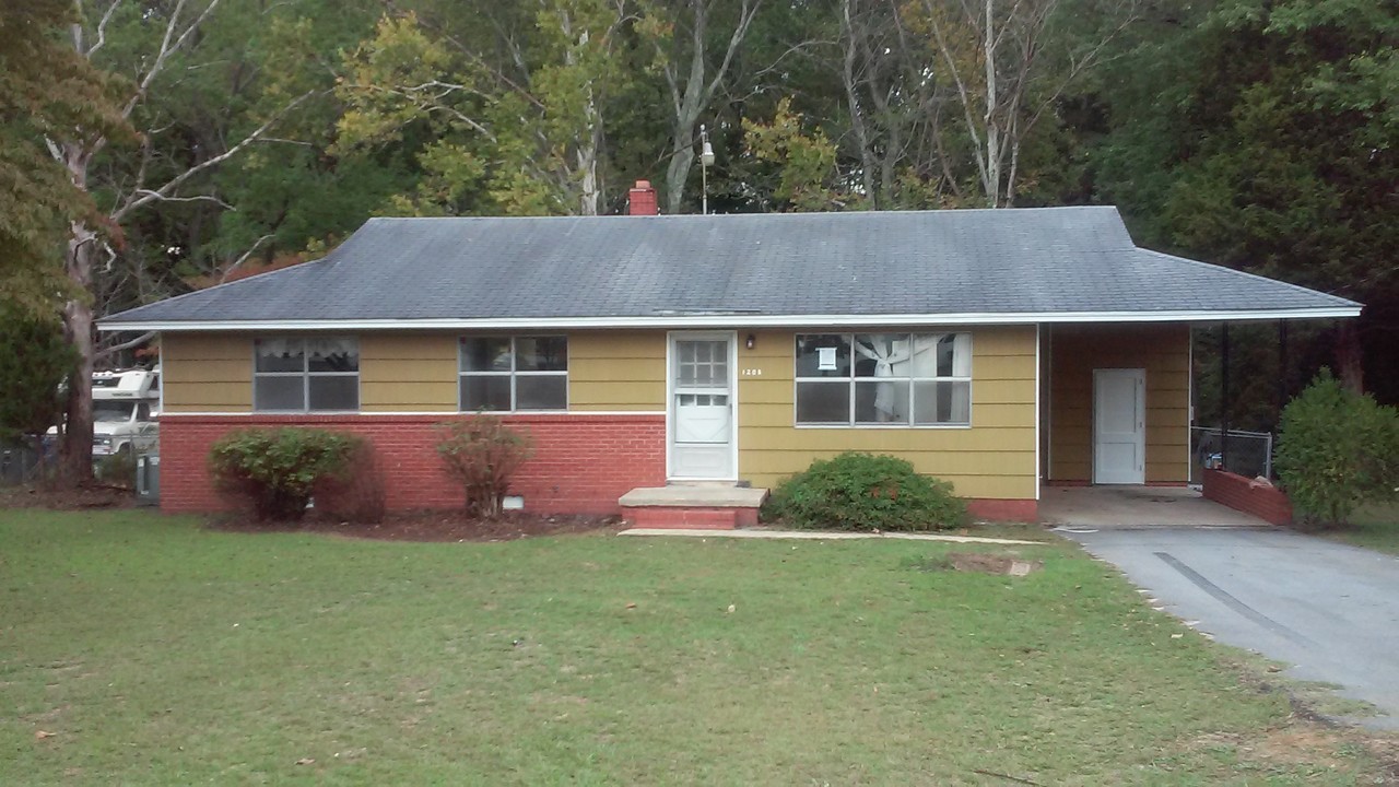 1208 Stansfield Dr in Fayetteville, NC - Building Photo