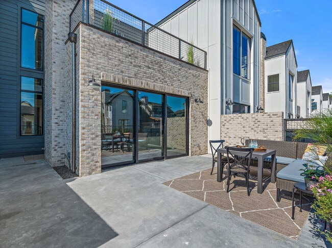 property at 2510 W Iron Coop St