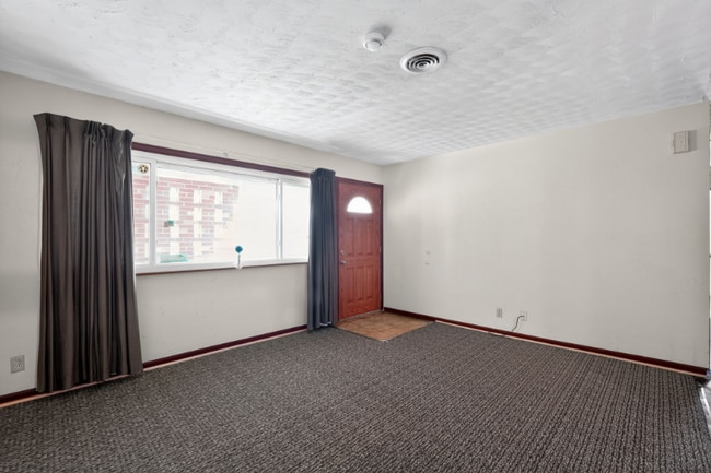 816 St William Dr in Sauget, IL - Foto de edificio - Building Photo