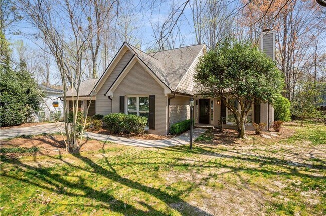 property at 1813 N Creek Cir