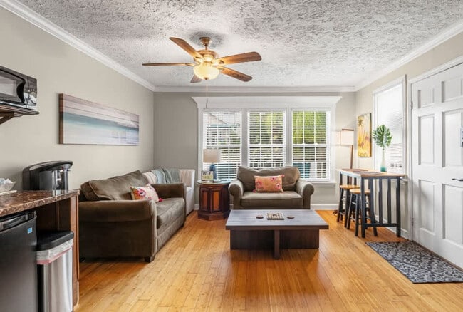 89b Cedar St