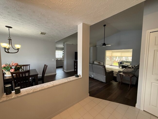 367 European Ln in Fort Pierce, FL - Building Photo - Building Photo