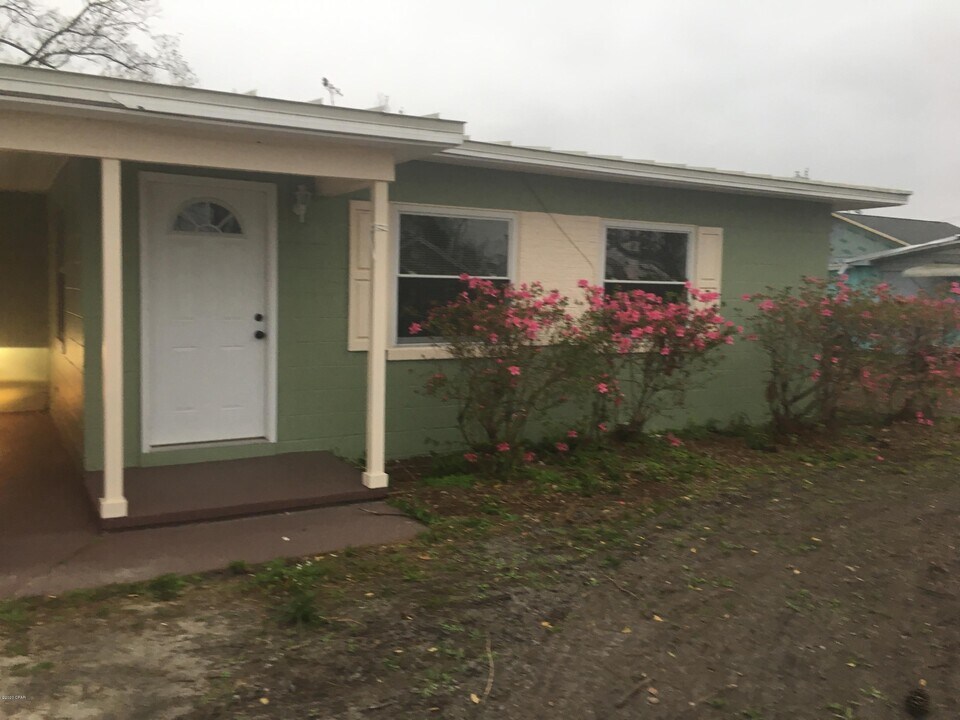 811 New York Ave in Lynn Haven, FL - Building Photo