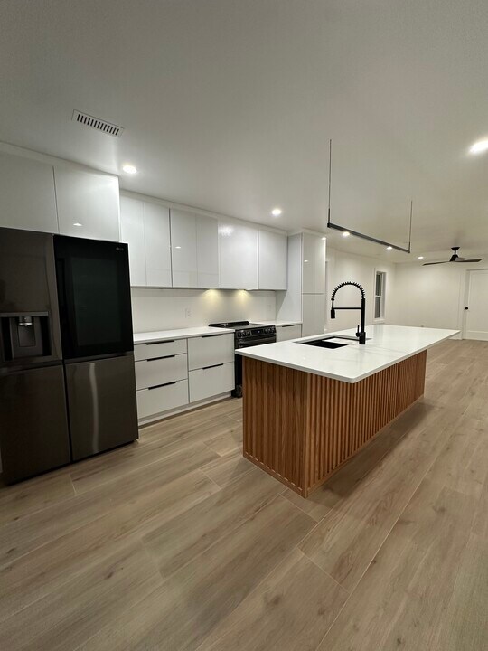 1285 W 67th St, Unit 1 in Cleveland, OH - Building Photo