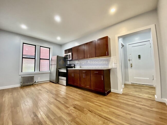 24 Thayer St