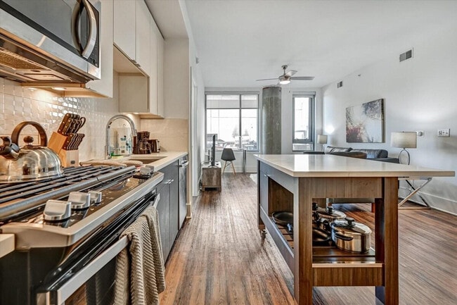 3005 Peachtree Rd NE in Atlanta, GA - Building Photo - Building Photo