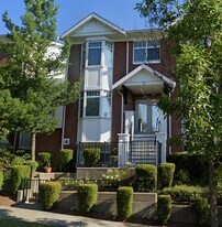 19551-19566 Avenue11 in Surrey, BC - Building Photo