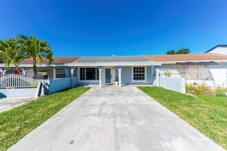 19021 NW 45th Ave in Miami Gardens, FL - Building Photo - Building Photo