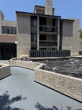 4239 Via Arbolada, Unit 101 in Los Angeles, CA - Foto de edificio - Building Photo