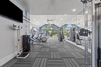 Heights at New Garden in Greensboro, NC - Foto de edificio - Interior Photo