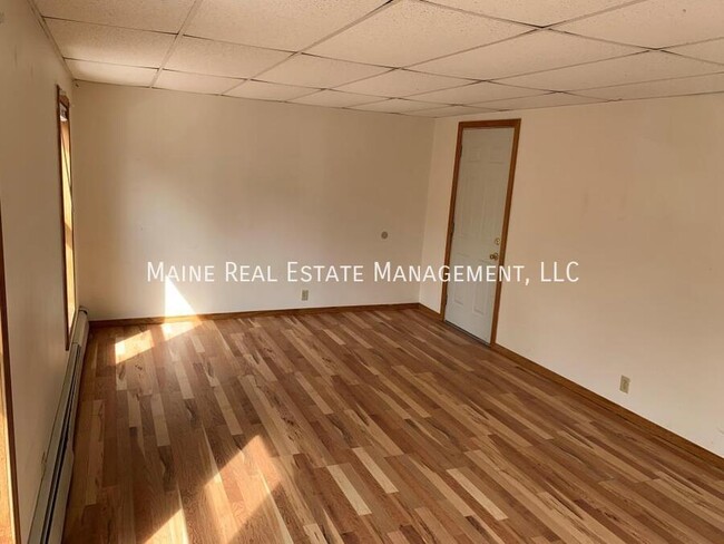 104 Main St in Winterport, ME - Building Photo - Building Photo