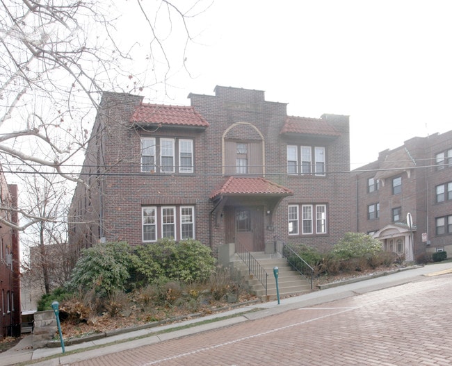 715 Wisteria Ave in Pittsburgh, PA - Foto de edificio - Building Photo