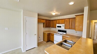 715 Hallvale Dr in White Settlement, TX - Building Photo - Building Photo