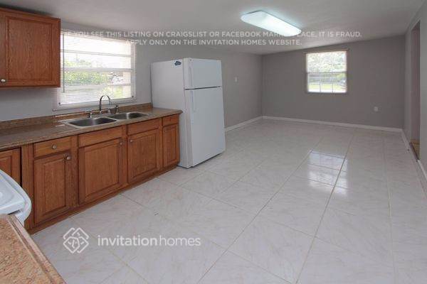 4525 W Paris St in Tampa, FL - Building Photo - Building Photo