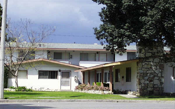 1131 W Fay Ln in Anaheim, CA - Foto de edificio