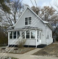 179 Lake St in Pontiac, MI - Building Photo