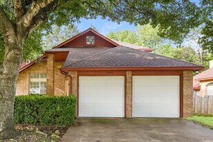 809 Clover Hill Ln in Cedar Hill, TX - Building Photo