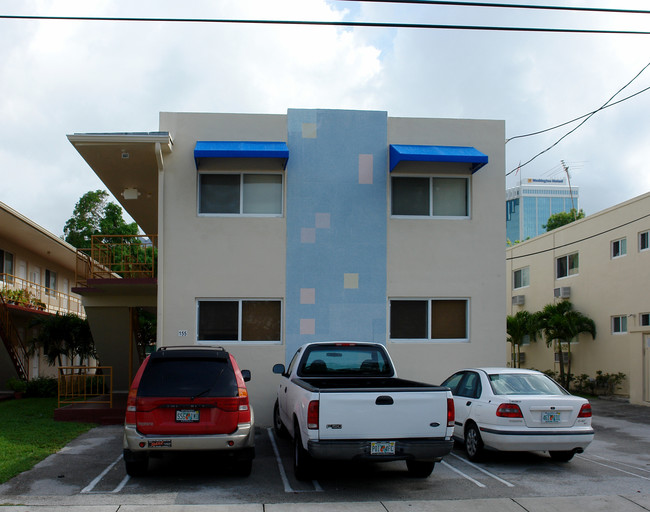 155 SW 12th St in Miami, FL - Building Photo - Building Photo