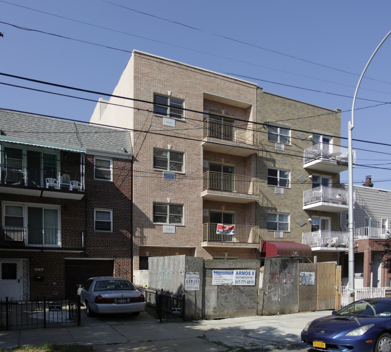 23-12 31st Dr in Long Island City, NY - Building Photo