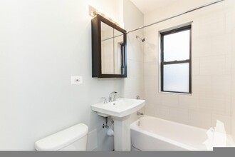 629 W Melrose St, Unit N2 in Chicago, IL - Foto de edificio - Building Photo