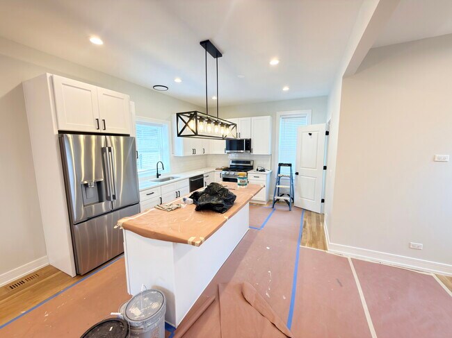 858 N Paulina St, Unit CH