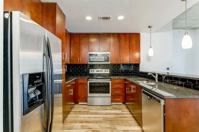 360 Nueces St in Austin, TX - Building Photo - Building Photo