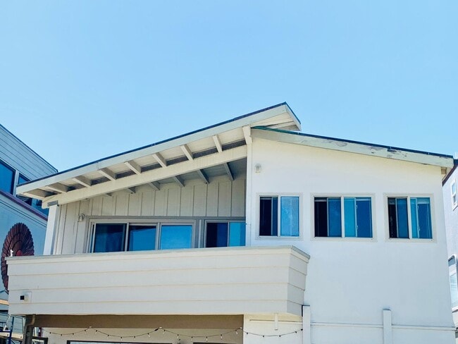 3434-36 Bayside Walk in San Diego, CA - Building Photo - Building Photo