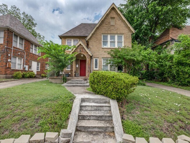 property at 6009 Ross Ave