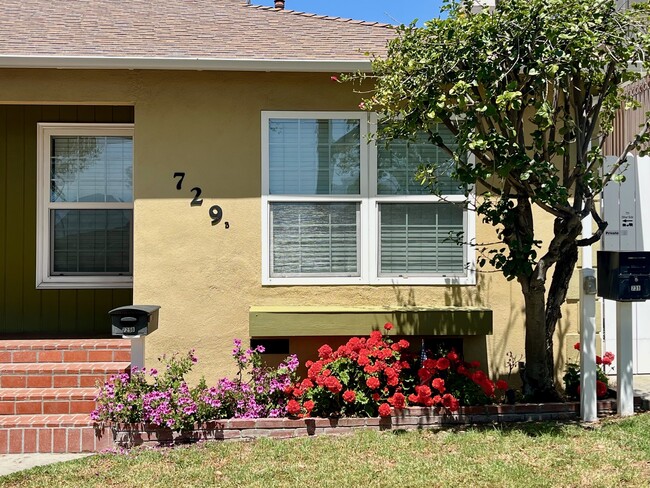 729 E Angeleno Ave, Unit B