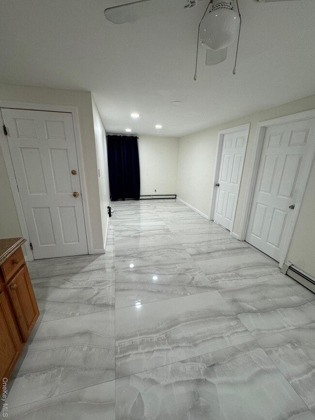 185 N Bicycle Path in Selden, NY - Building Photo - Building Photo