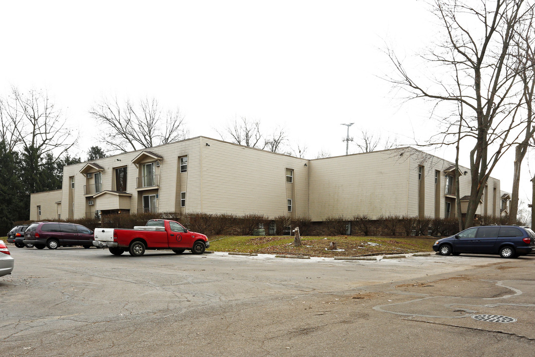 Fox Run Apartments in Toledo, OH - Building Photo