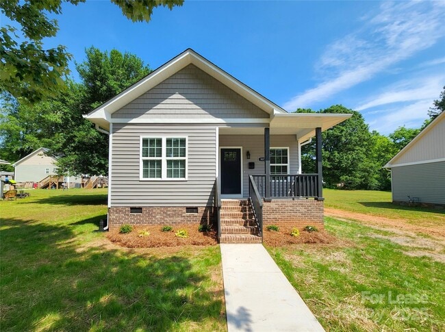 property at 907 S Myrtle Ave