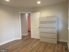 10 N Stiles Ave in Maple Shade, NJ - Building Photo - Building Photo
