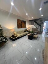 5621 NW 112th Ct in Doral, FL - Building Photo