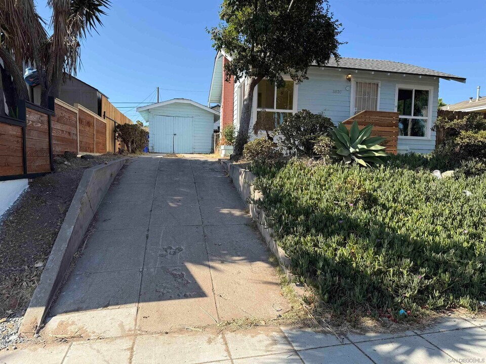 3820 Delta St in San Diego, CA - Building Photo