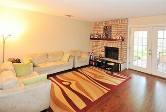 2115 Braesmeadow Ln in Sugar Land, TX - Building Photo - Building Photo