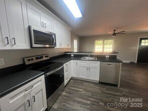 2775 S US 321 Hwy in Newton, NC - Building Photo - Building Photo