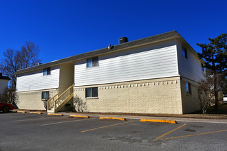 Moore Manor Apartments in Moore, OK - Building Photo - Building Photo