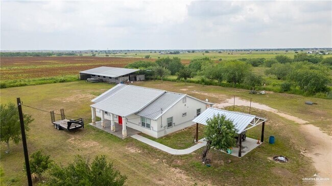 13 Jesus Flores Rd in Edcouch, TX - Building Photo - Building Photo