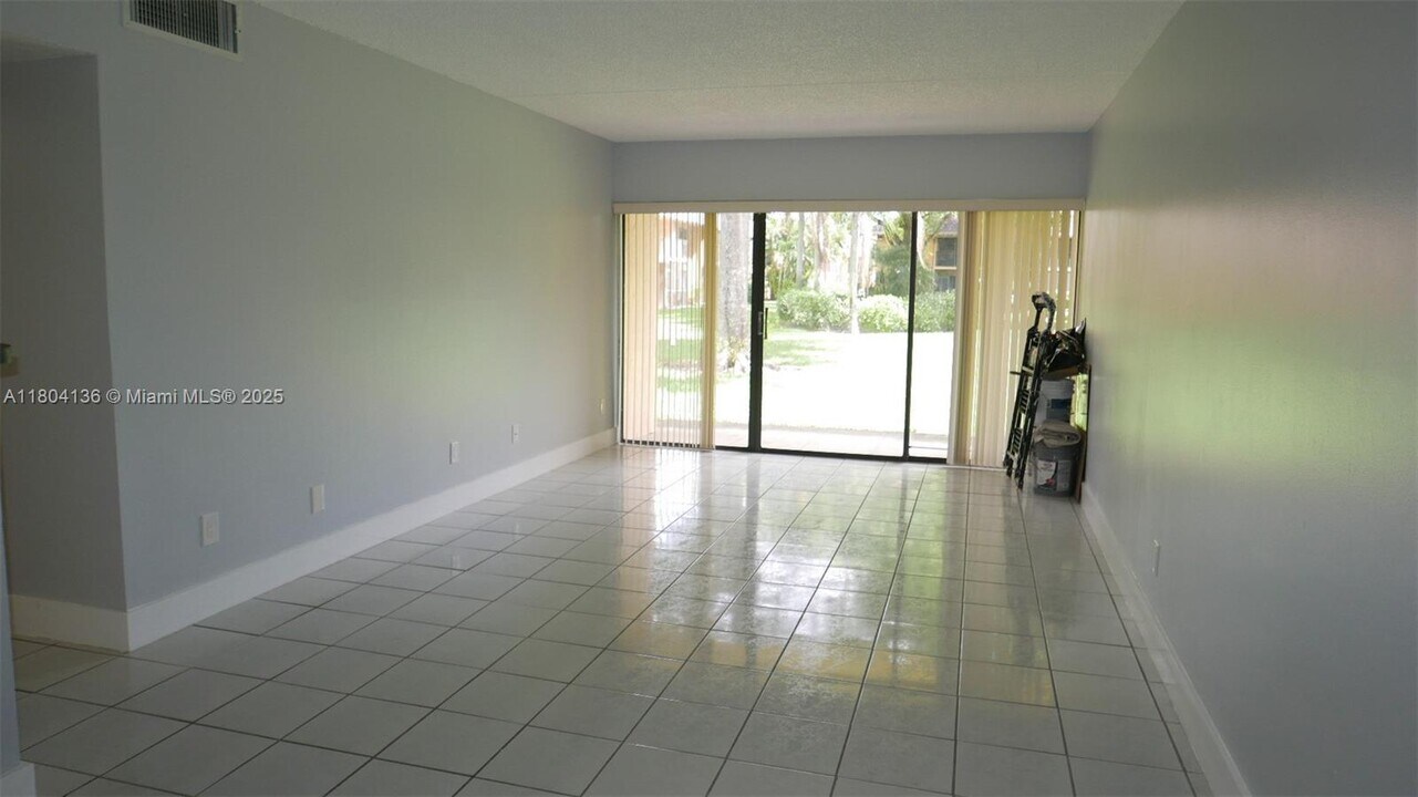 5991 Washington St in Hollywood, FL - Building Photo